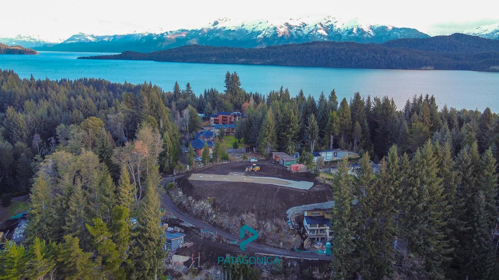Brand-New Premium 6-Room Apartment with 3 Bedrooms and a Lake View in Bahía Manzano, Villa La Angostura