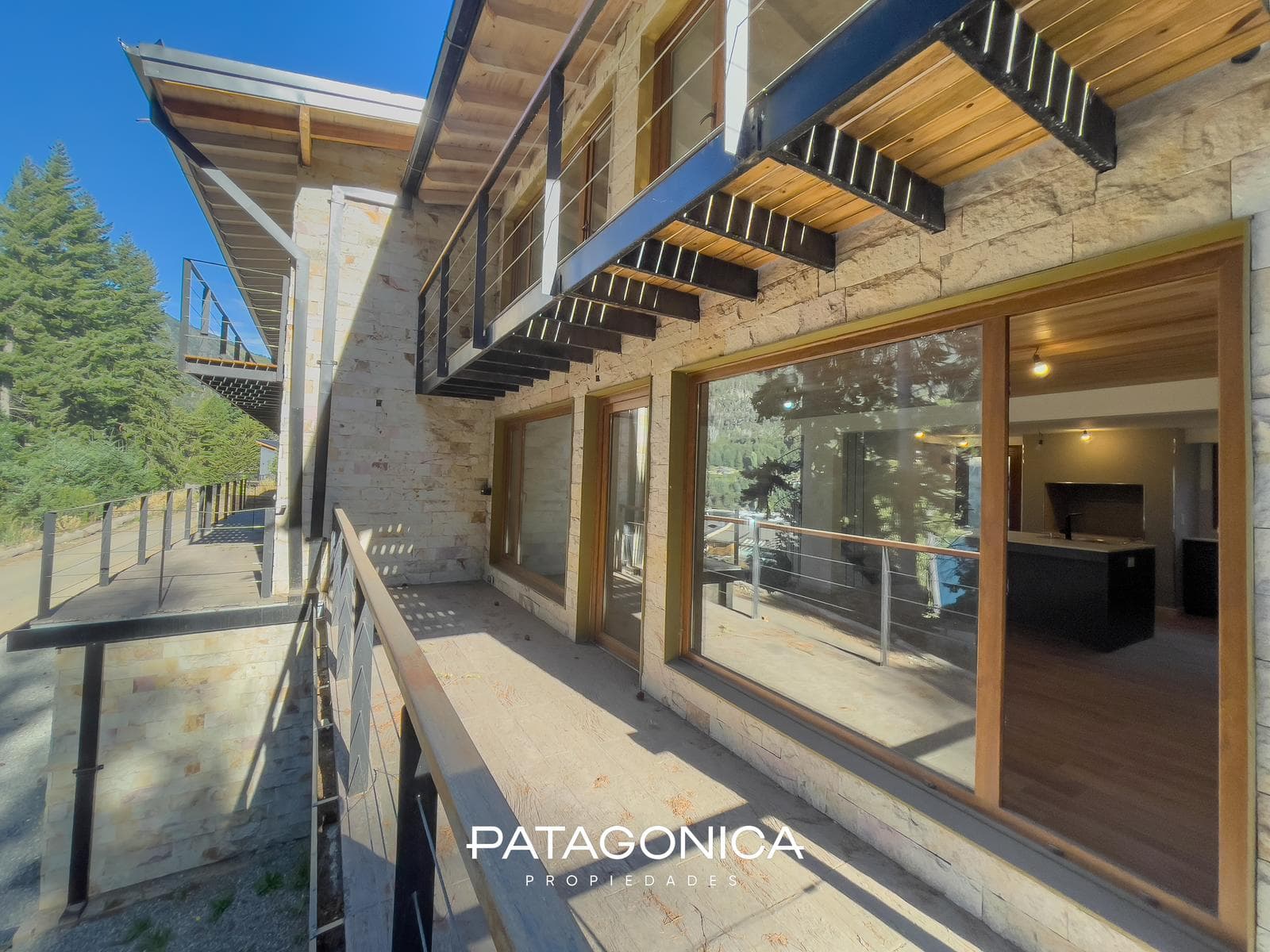 Brand-New Premium 6-Room Apartment with 3 Bedrooms and a Lake View in Bahía Manzano, Villa La Angostura