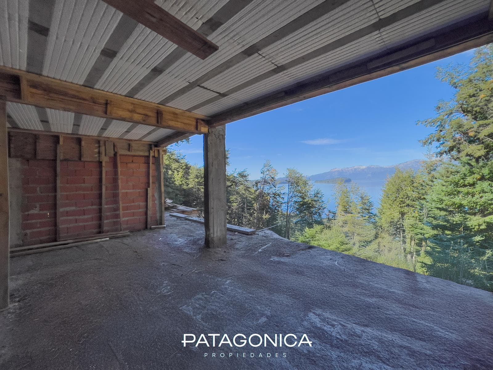 106-square-meter Apartment with a Lake View at Mirador Residece