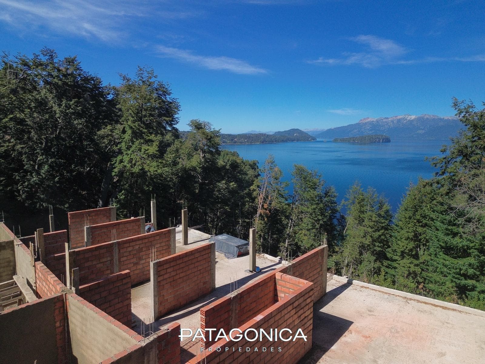 106-square-meter Apartment with a Lake View at Mirador Residece