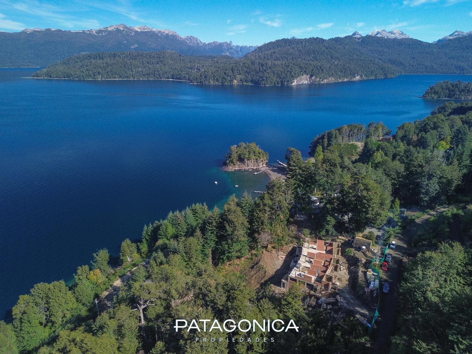 106-square-meter Apartment with a Lake View at Mirador Residece