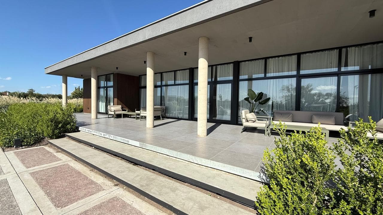 Land for sale in Los Cardos, Pilar, just a few meters from the Pan-American Highway.