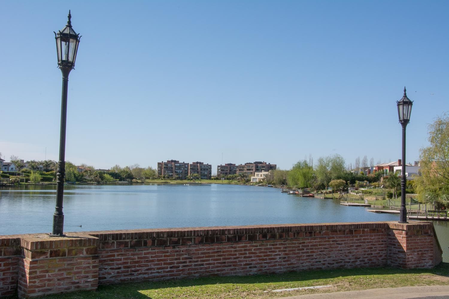 House for annual rent by the water in Santa Bárbara—5 bedrooms, immaculate, comfortable, and bright