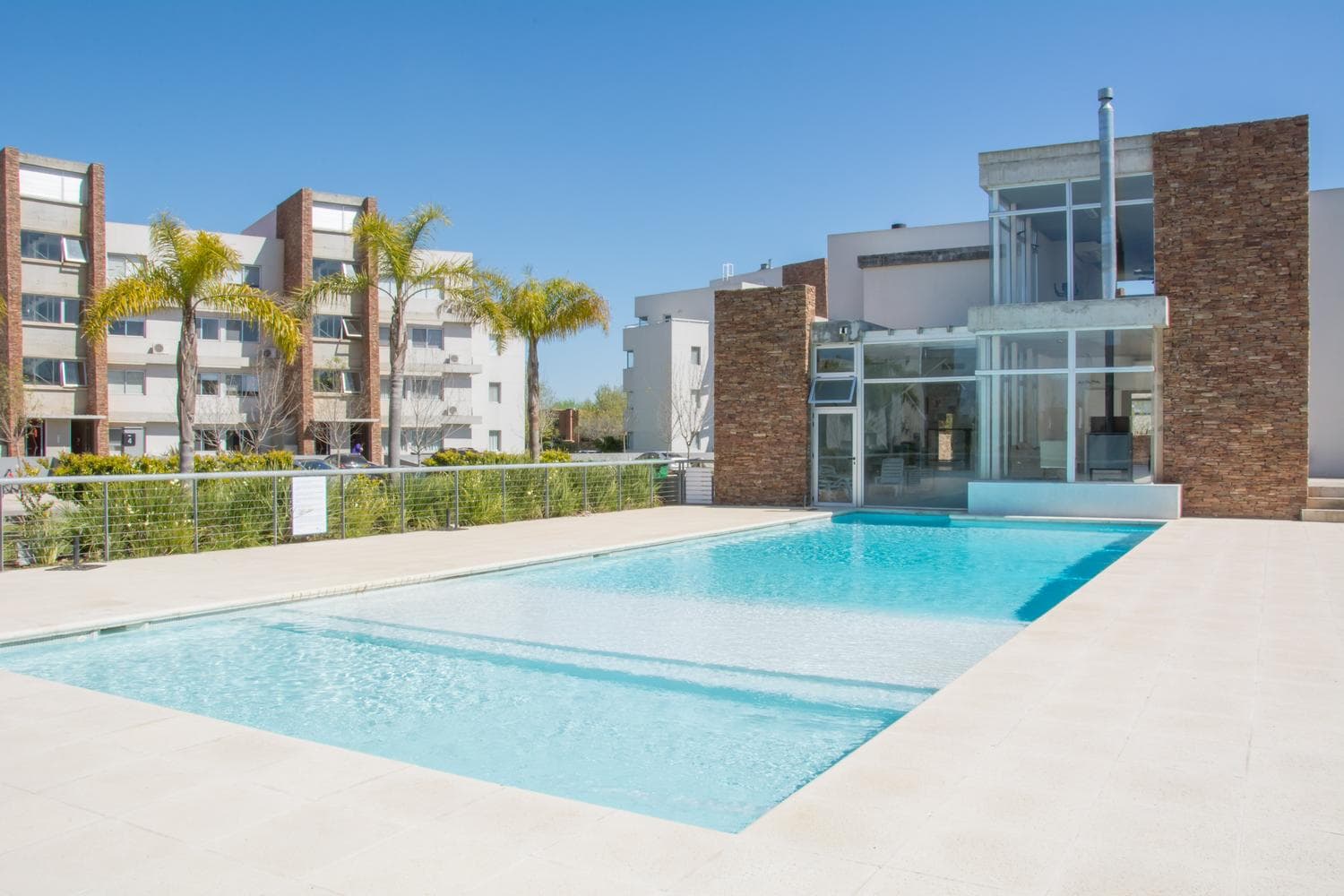 House for annual rent by the water in Santa Bárbara—5 bedrooms, immaculate, comfortable, and bright