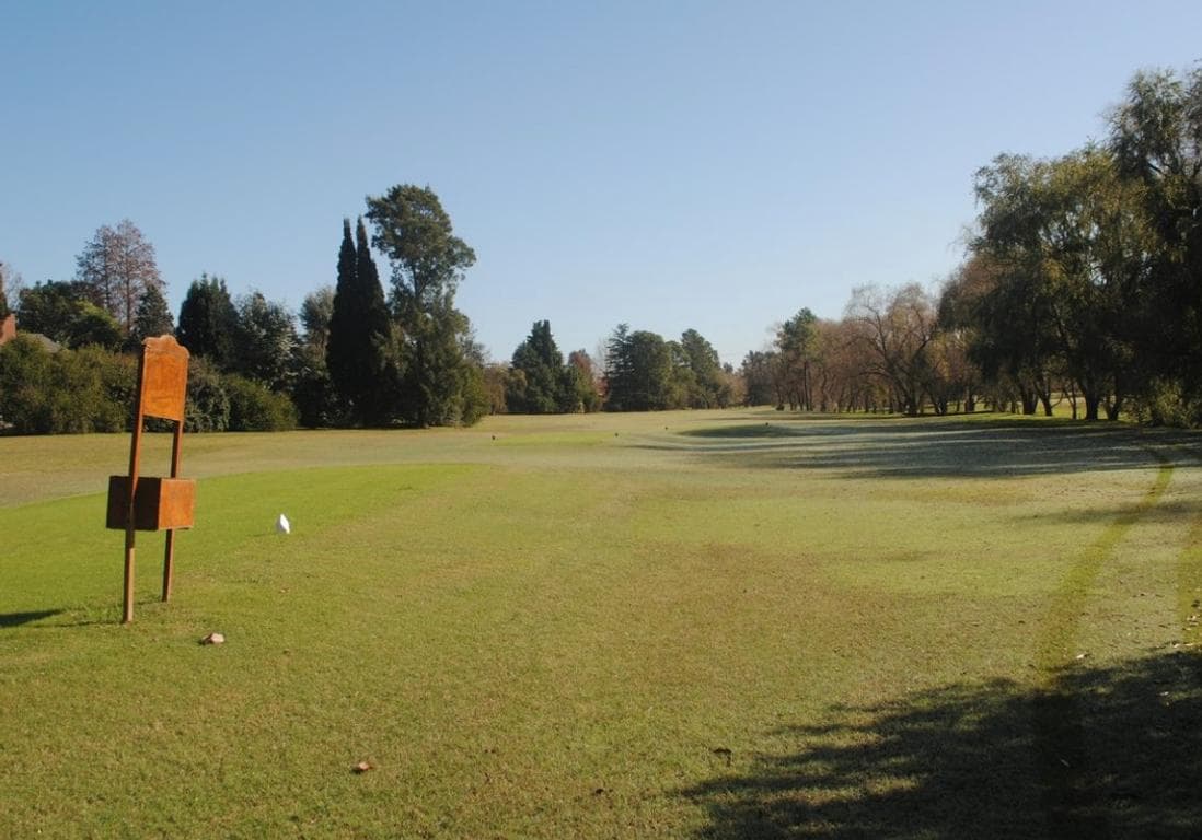 House for sale with a view of the golf course in Larena CC, Pilar. OPPORTUNITY