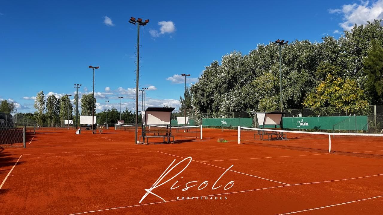Casa en Alquiler, lote 1100m2, pileta. parilla. 3 dormitorios. Barrio Cerrado, EscobarCasa