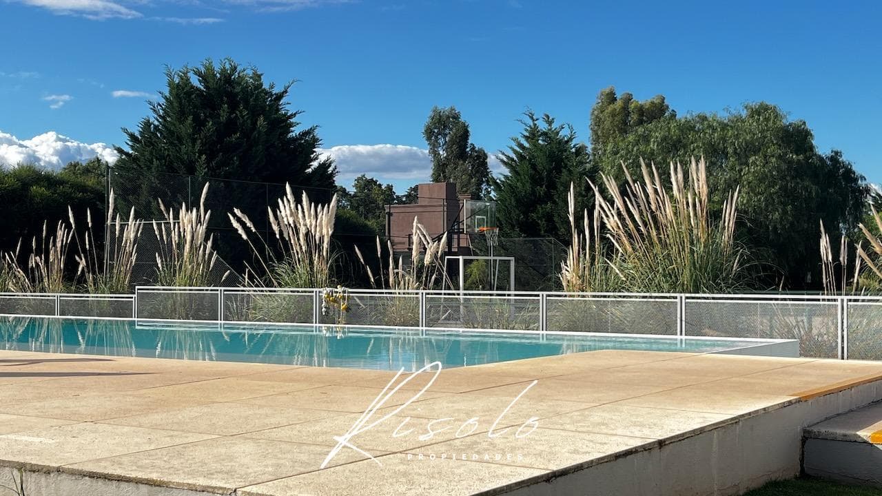 Casa en Alquiler, lote 1100m2, pileta. parilla. 3 dormitorios. Barrio Cerrado, EscobarCasa