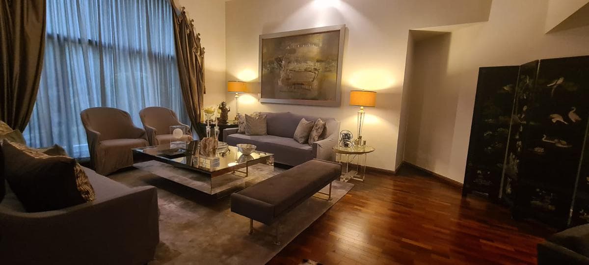 COLONIAL-STYLE HOUSE FOR SALE IN LA SIERRA