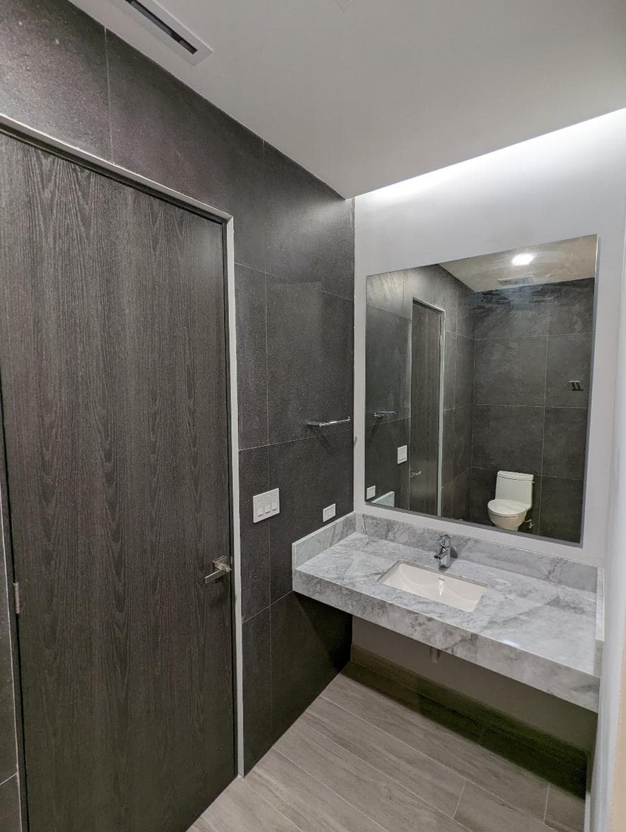 HOUSE FOR SALE IN MIRAVALLE