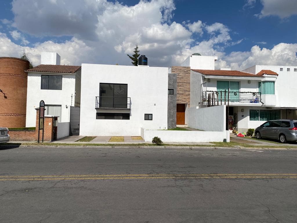 House in a Condominium Complex - San José