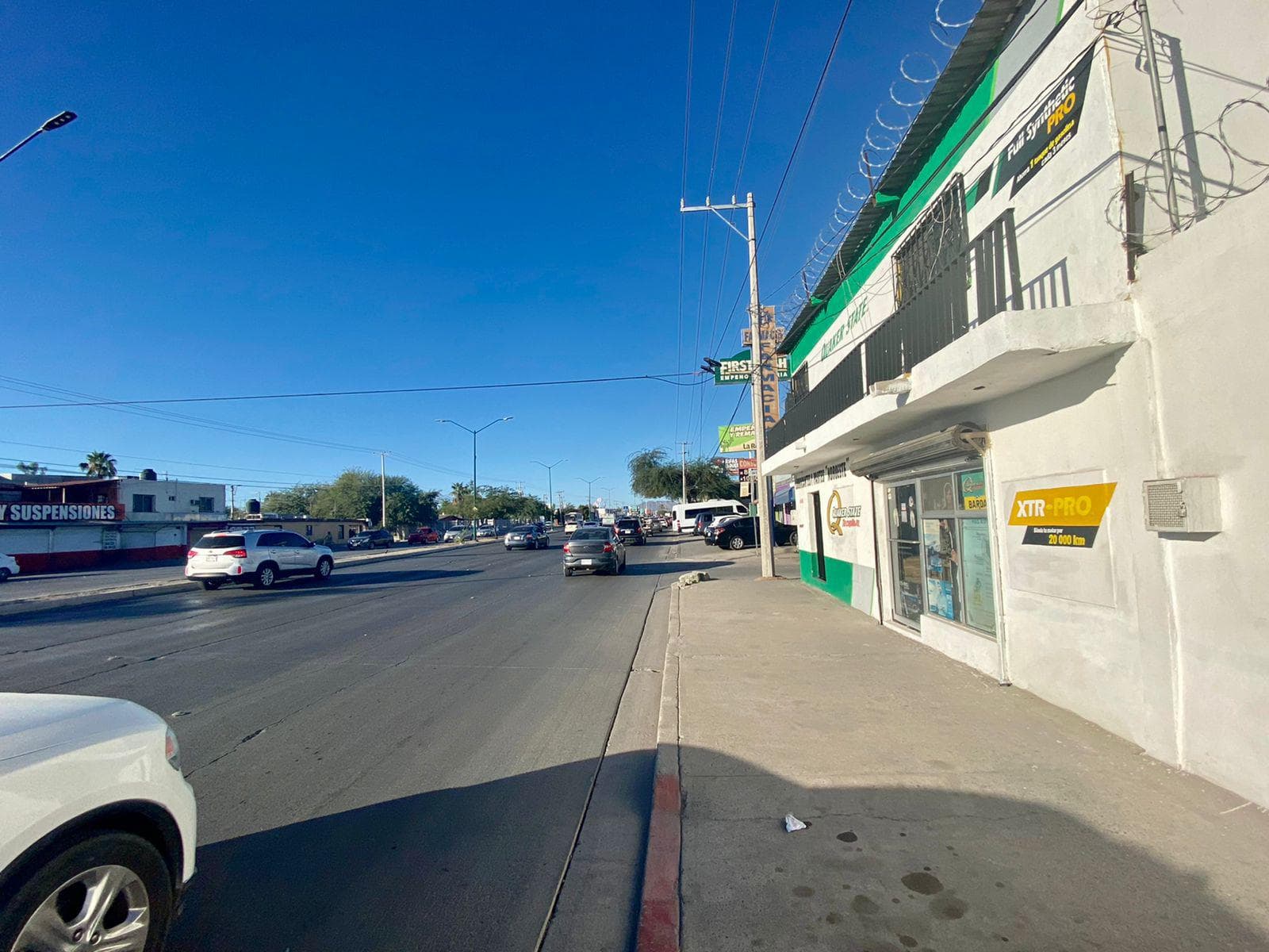 Commercial Space with a House on the Main Avenue near Solidaridad Boulevard