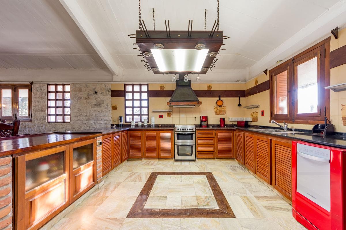 FOR SALE - House - 4 bedrooms, caretaker's house, barbecue area, and pool - Funes, Santa Fe. FINANCING AVAILABLE