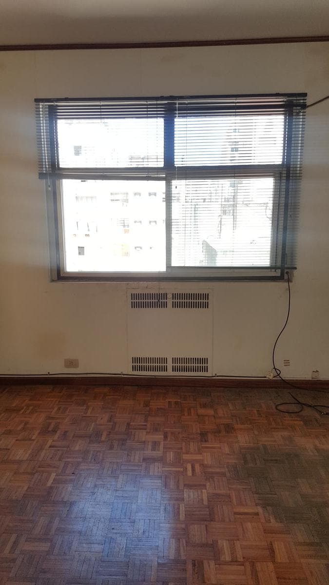 BRIGHT, UPPER-FLOOR OFFICE FOR SALE - SAN NICOLÁS - READY TO USE - SCHOOL OF ECONOMIC SCIENCES