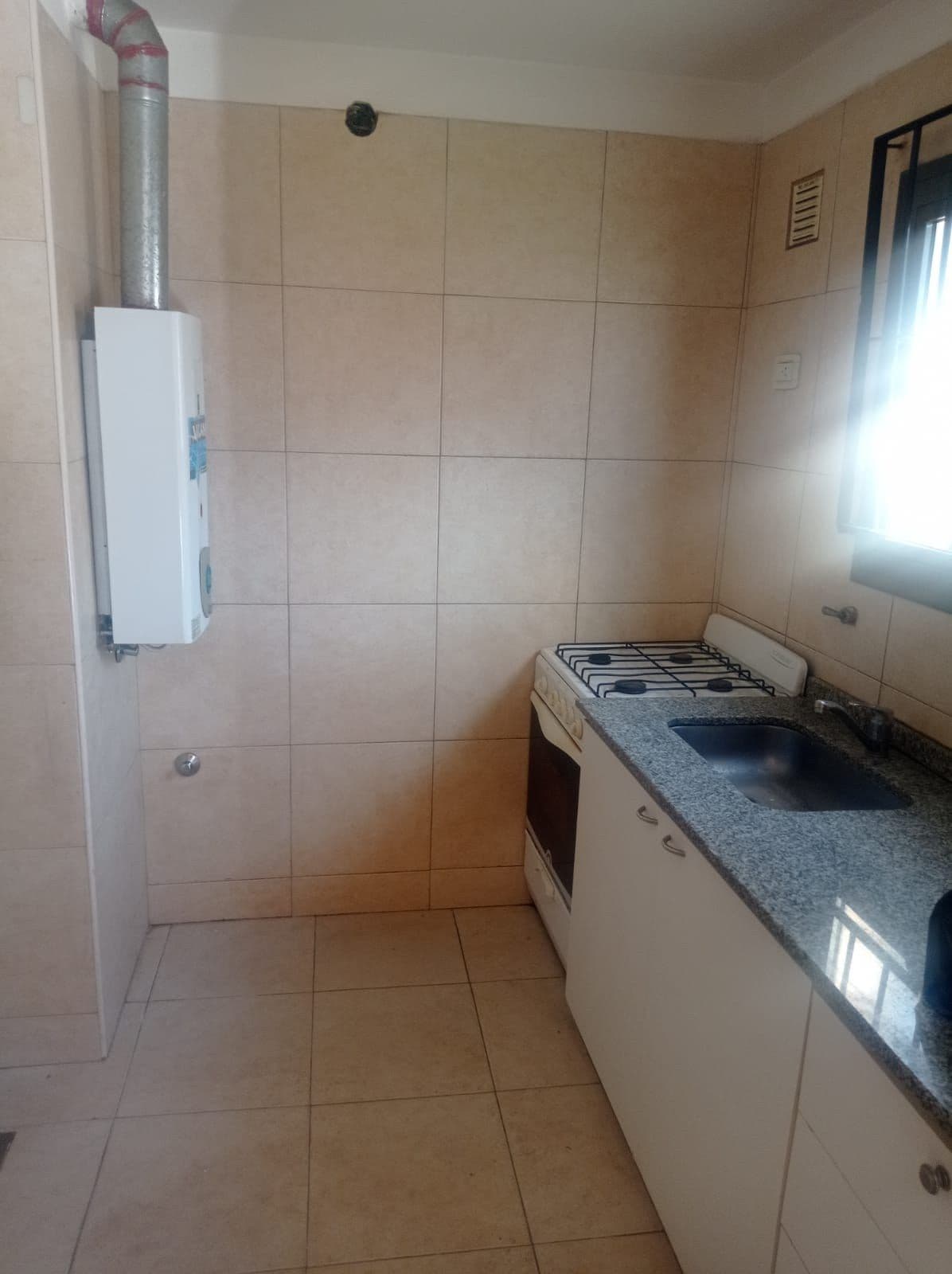 1-BEDROOM APARTMENT FOR RENT IN THE LOMAS DE SAN MARTIN NEIGHBORHOOD WITH A GROUND-FLOOR PATIO