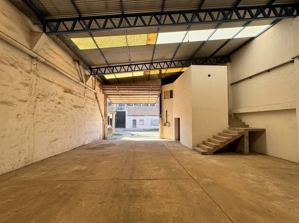 Warehouse for sale in Villa Azalais