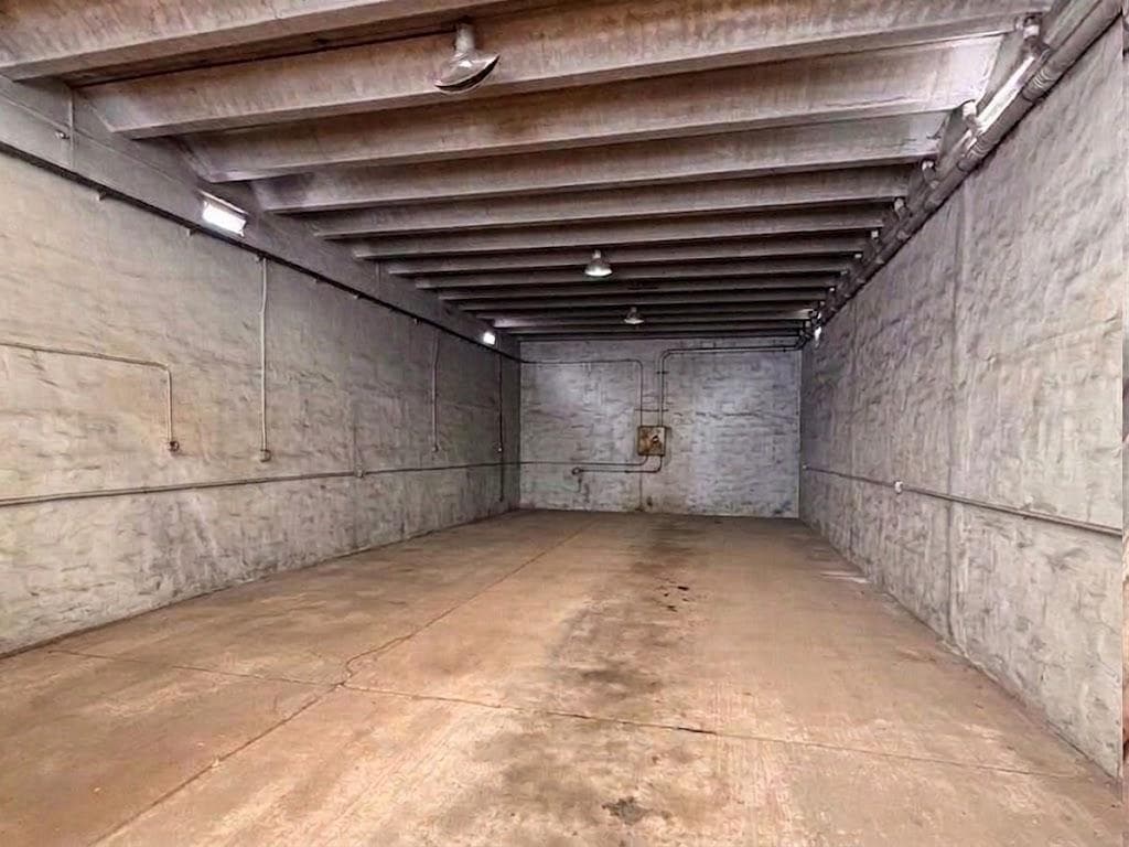 Warehouse for sale in Villa Azalais