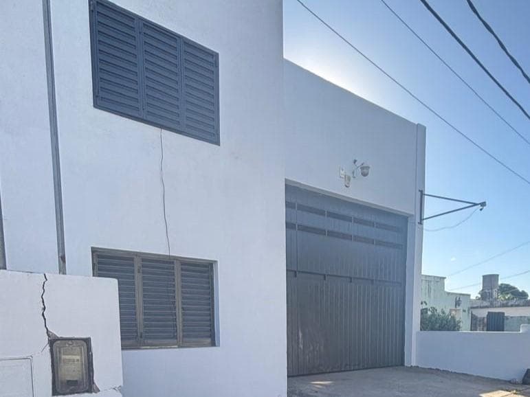 Warehouse for sale in Villa Azalais