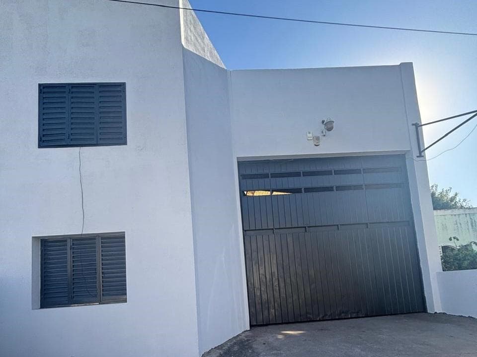 Warehouse for sale in Villa Azalais