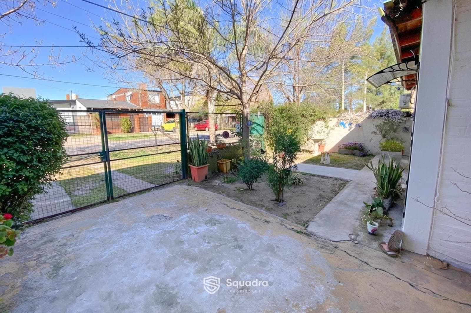FOR SALE - 2-bedroom house with a garden, patio, and pool - Los Solares neighborhood, Funes.