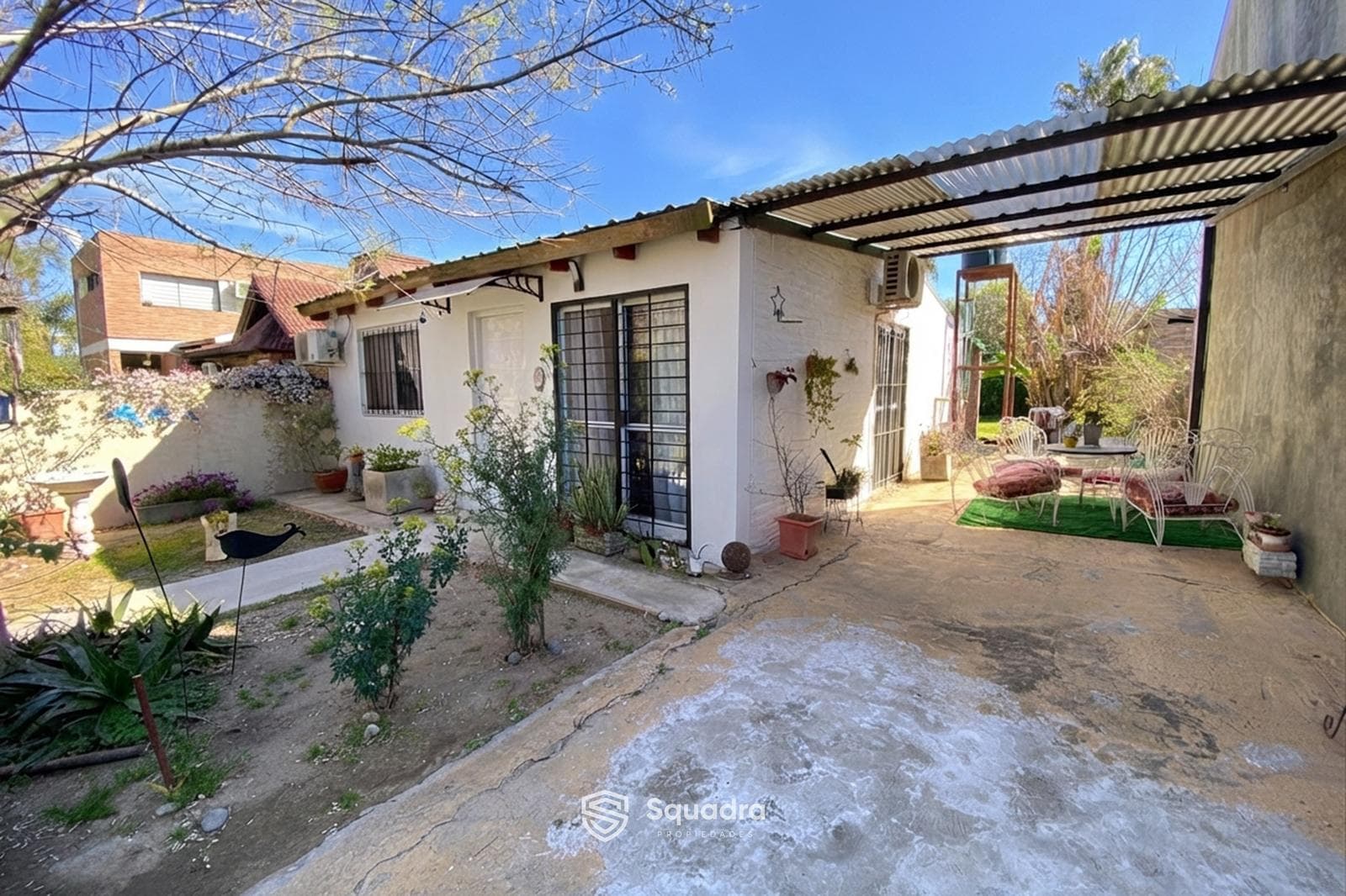 FOR SALE - 2-bedroom house with a garden, patio, and pool - Los Solares neighborhood, Funes.