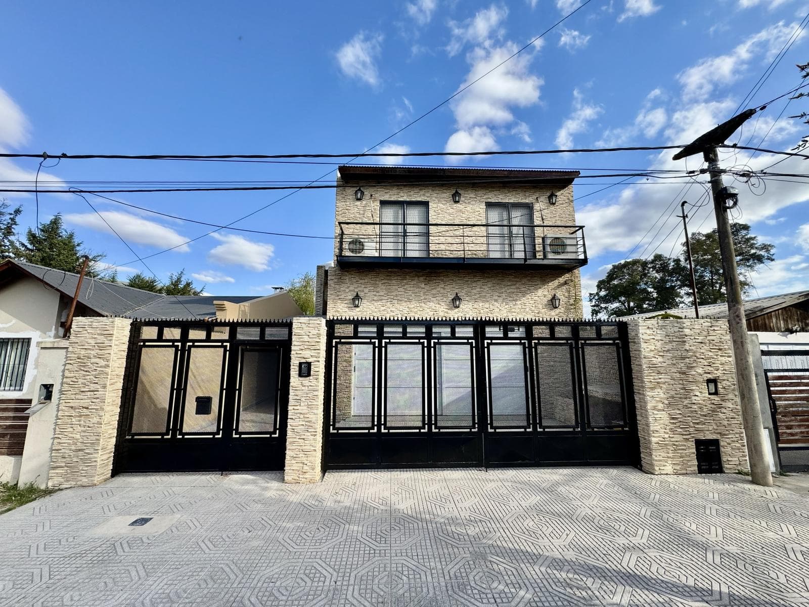 4-Bedroom House in Funes