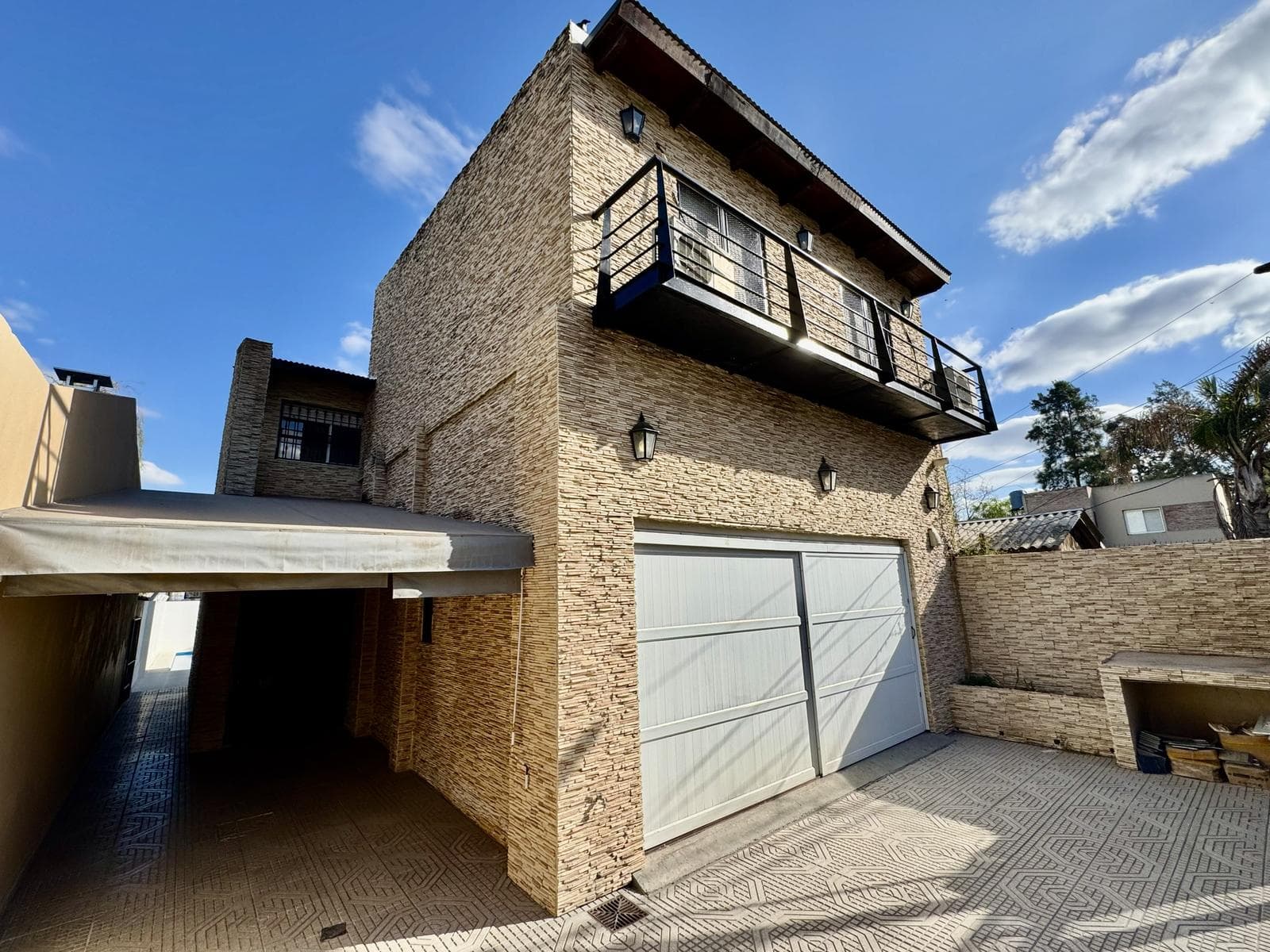 4-Bedroom House in Funes