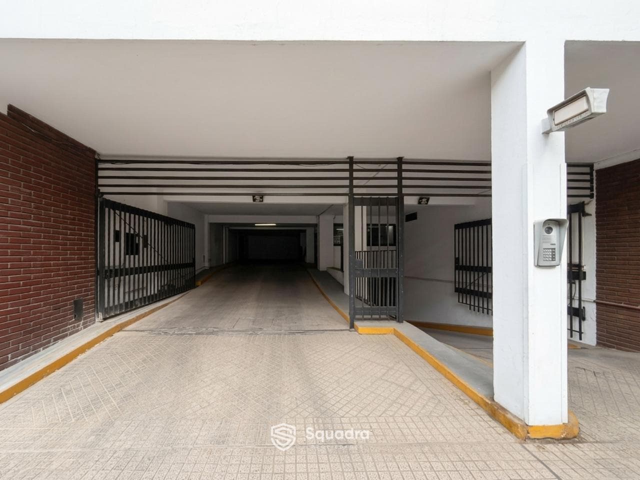 FOR SALE - First-floor garage with concrete ramp - Downtown, Rosario.
