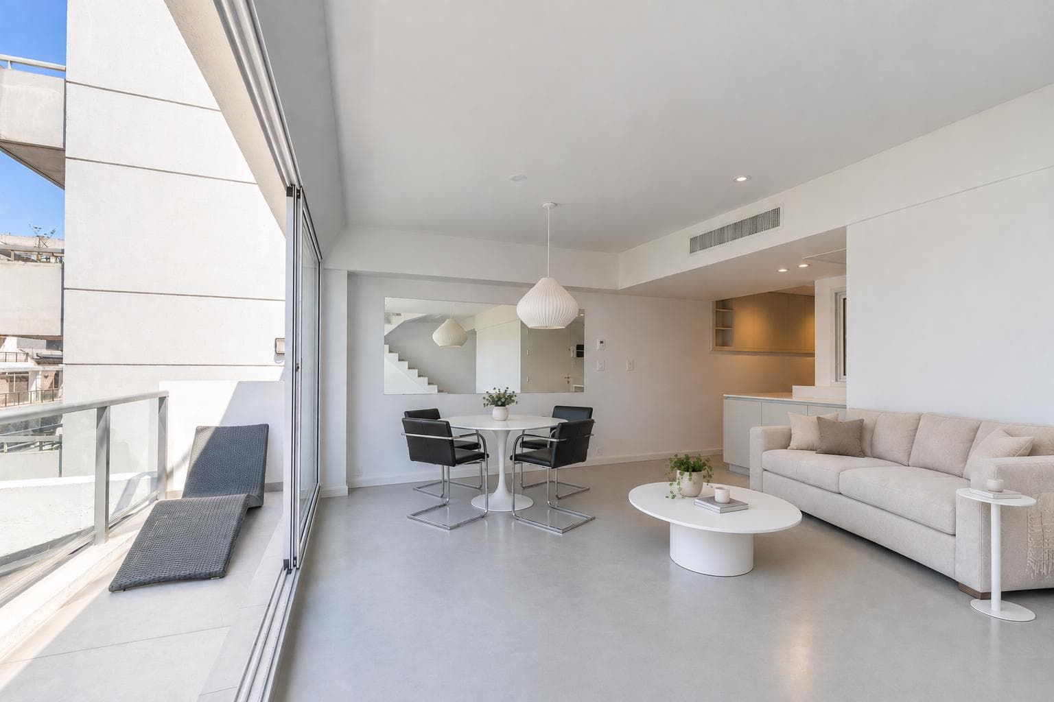 Exclusive apartment for rent, completely renovated, with a balcony, terrace, and garage in Palermo Chico