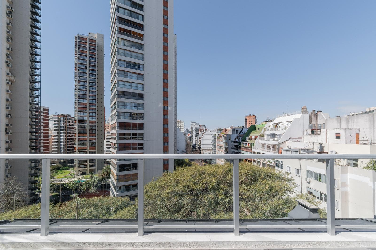 Exclusive apartment for rent, completely renovated, with a balcony, terrace, and garage in Palermo Chico