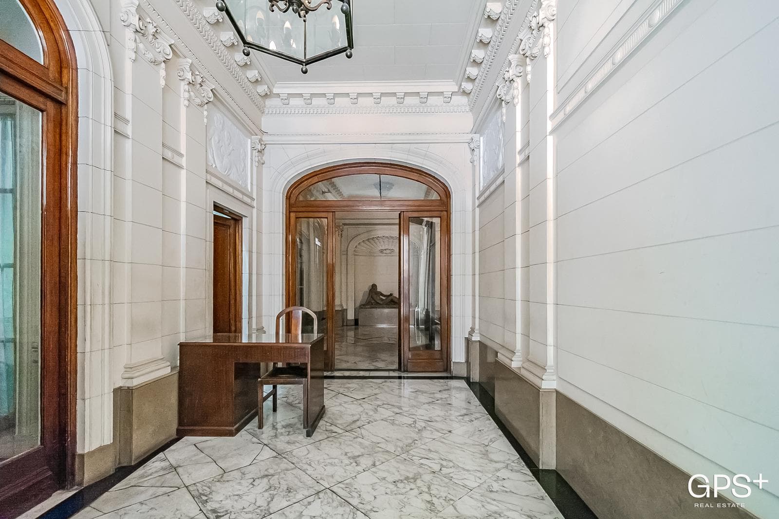 UPSCALE FRENCH-STYLE APARTMENT on the CORNER of Callao and Guido Streets - Recoleta, with a doorman