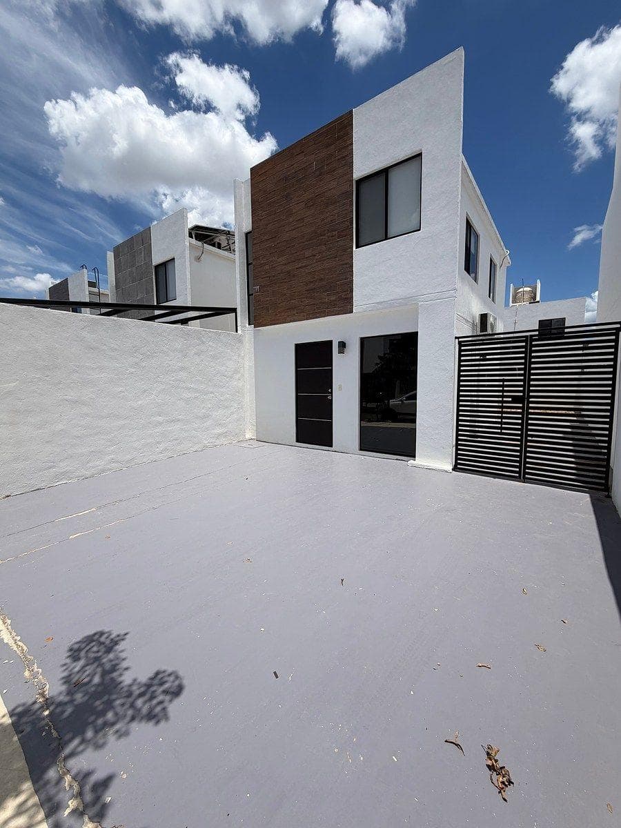 HOUSE FOR SALE IN MÉRIDA, ESMERALDA RESIDENCIAL, NORTHEAST