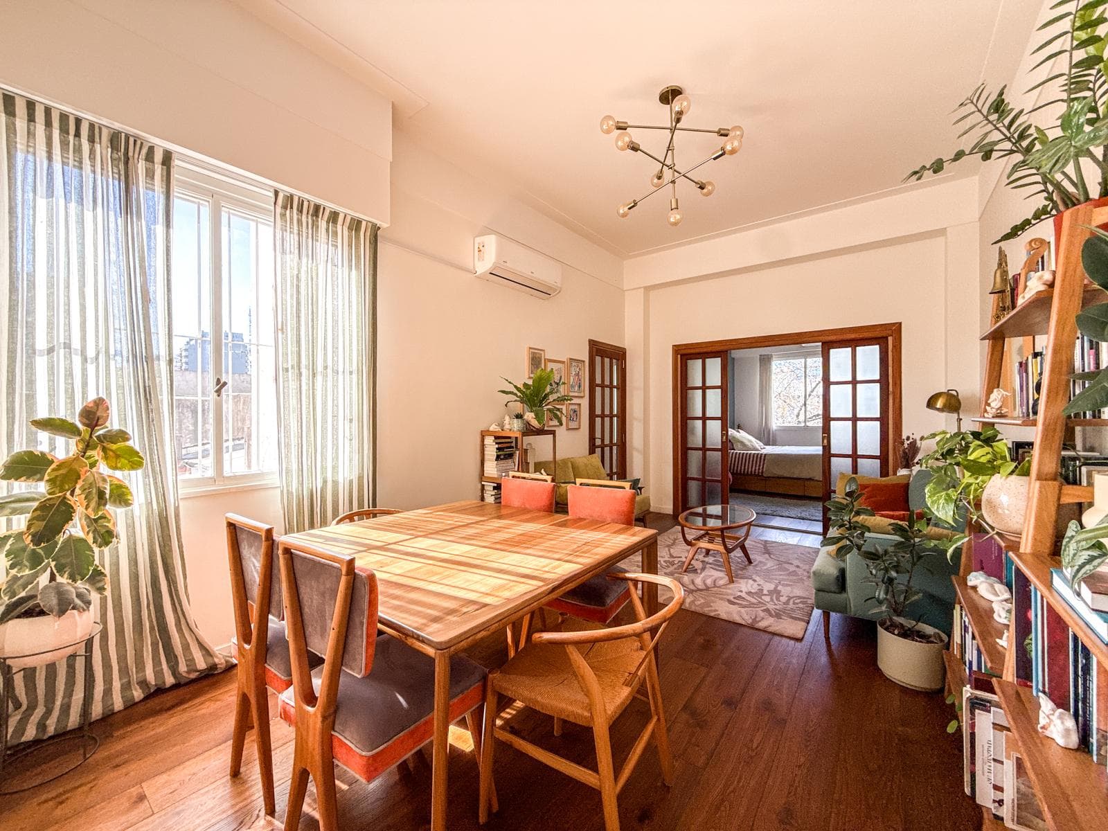 Apartment for sale in Caballito: four rooms and a home office