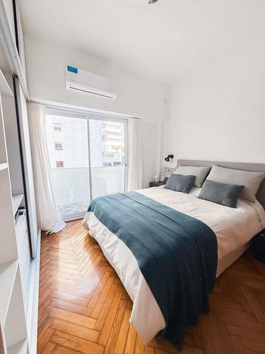 Beautiful 2-room apartment—very bright and with a balcony