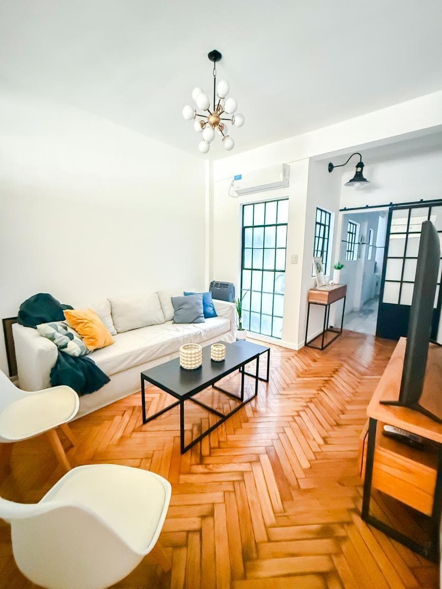 Beautiful 2-room apartment—very bright and with a balcony