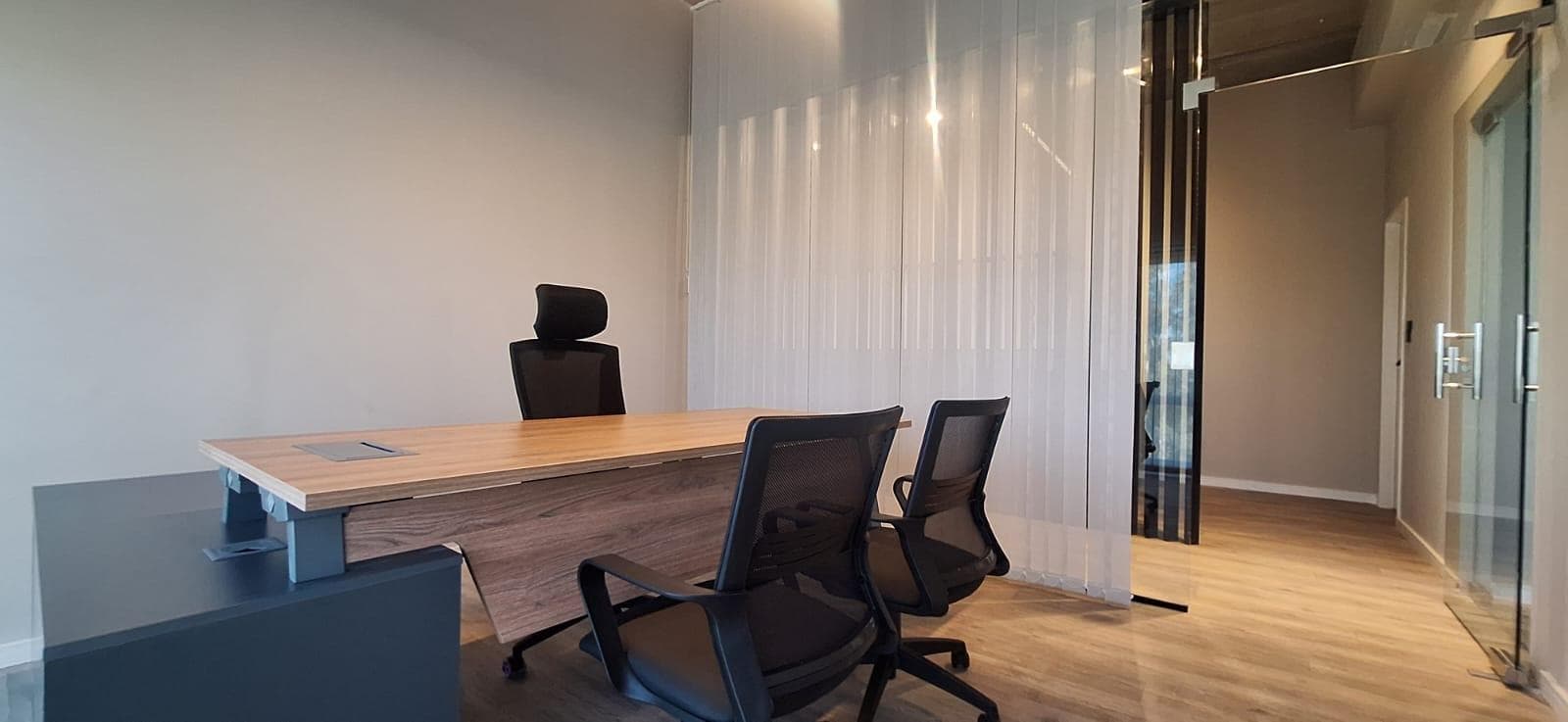 FULLY EQUIPPED OFFICE FOR RENT IN THE AIRPORT BUSINESS PARK