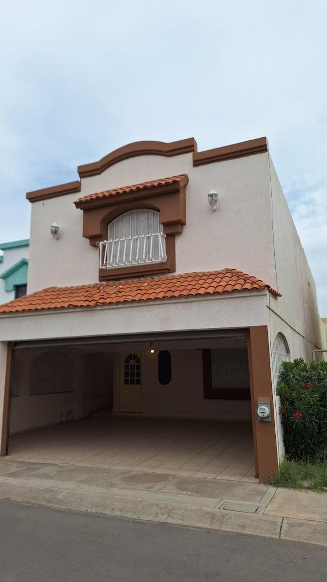 Two-story house for sale in Montecarlo