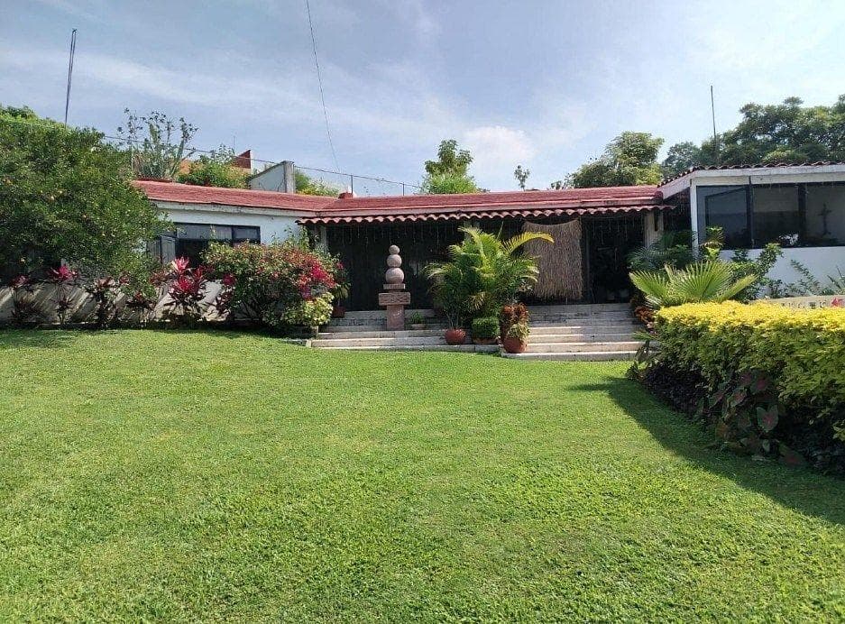 HOUSE FOR SALE IN LOMAS DE CUERNAVACA