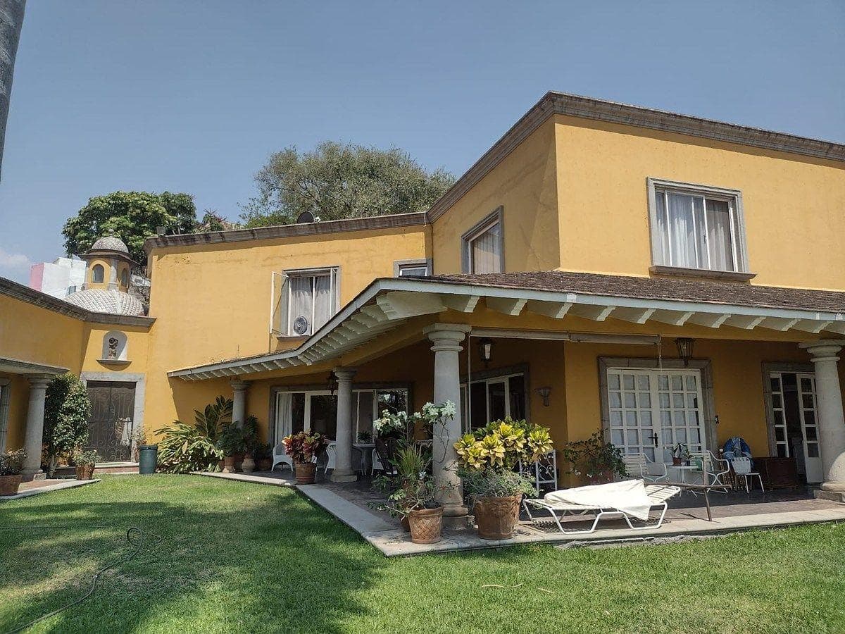 HOUSE FOR SALE IN LOMAS DE CUERNAVACA