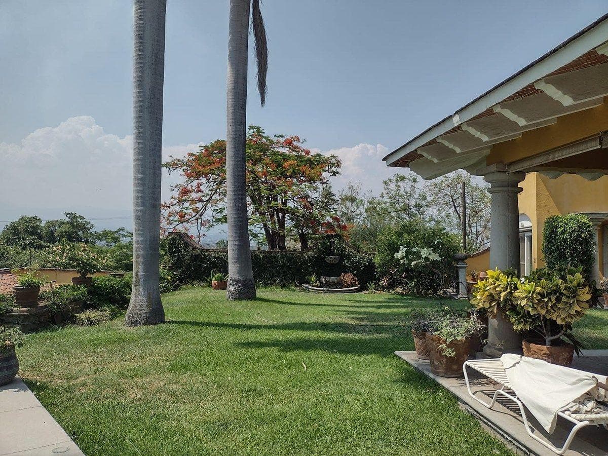 HOUSE FOR SALE IN LOMAS DE CUERNAVACA