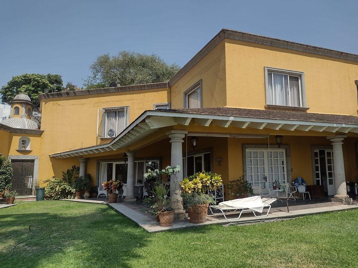 HOUSE FOR SALE IN LOMAS DE CUERNAVACA