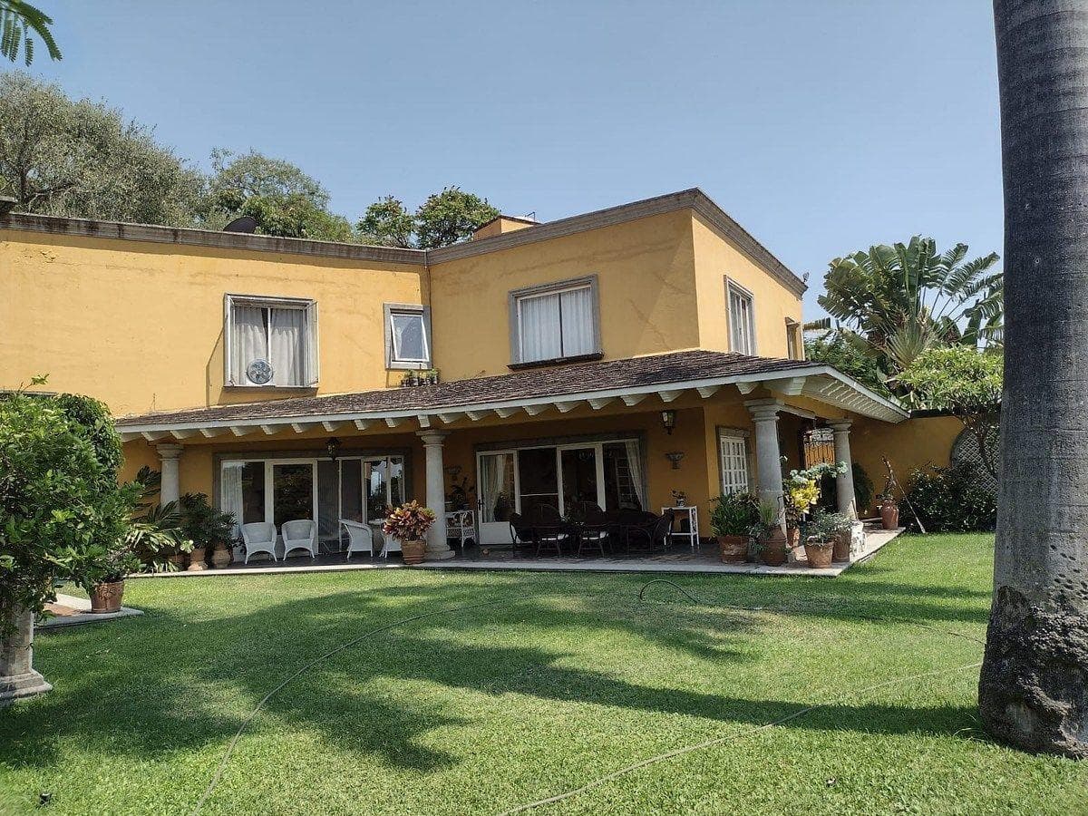 HOUSE FOR SALE IN LOMAS DE CUERNAVACA