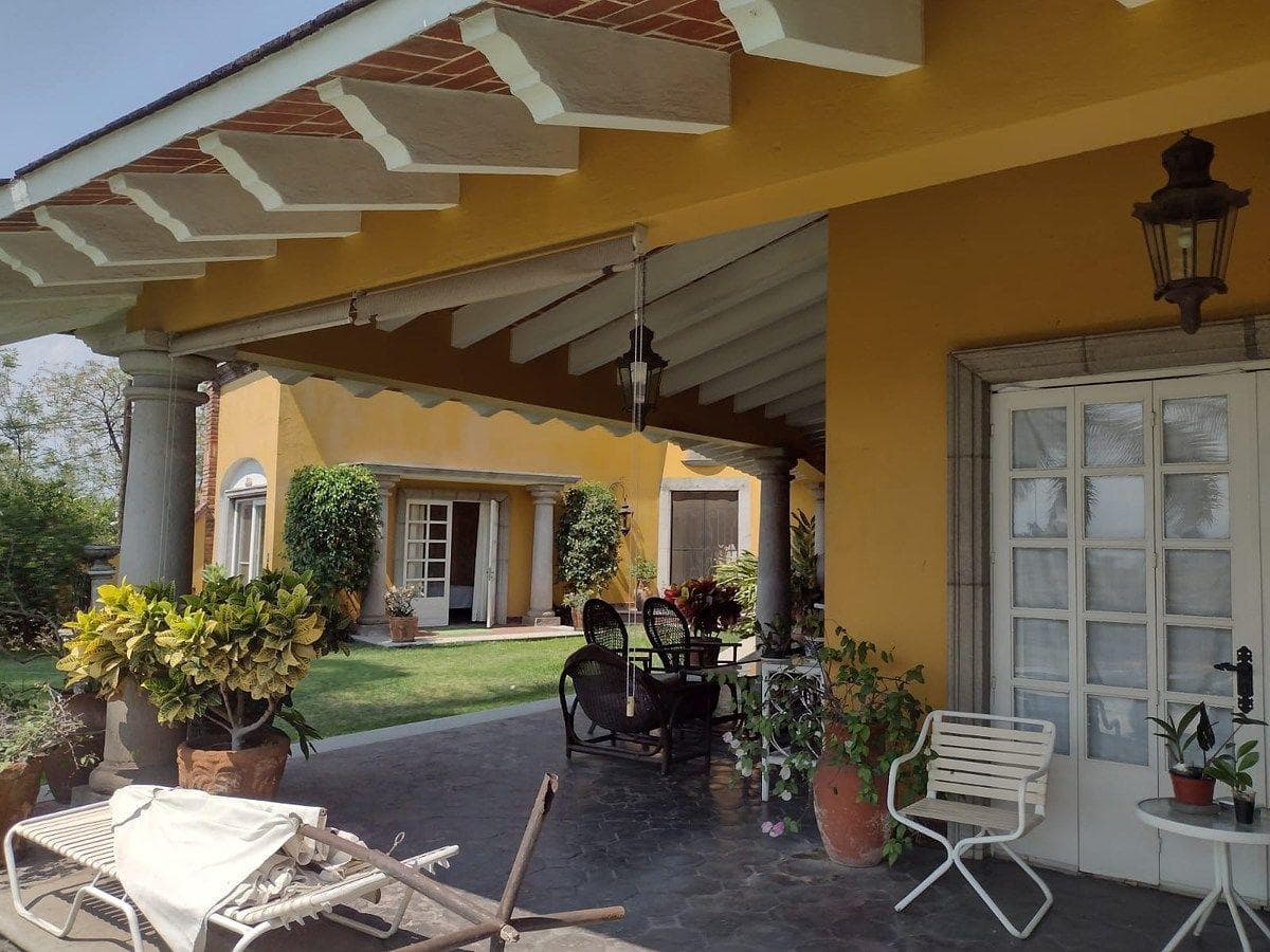 HOUSE FOR SALE IN LOMAS DE CUERNAVACA
