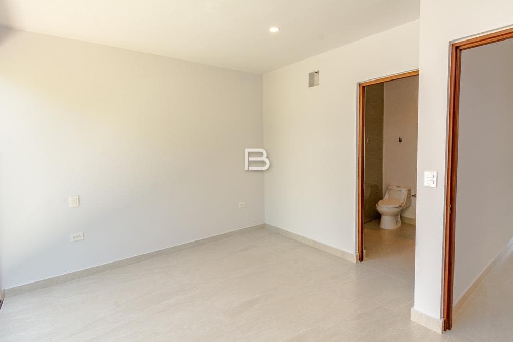 Aqua Residencial: Brand-New House for Sale
