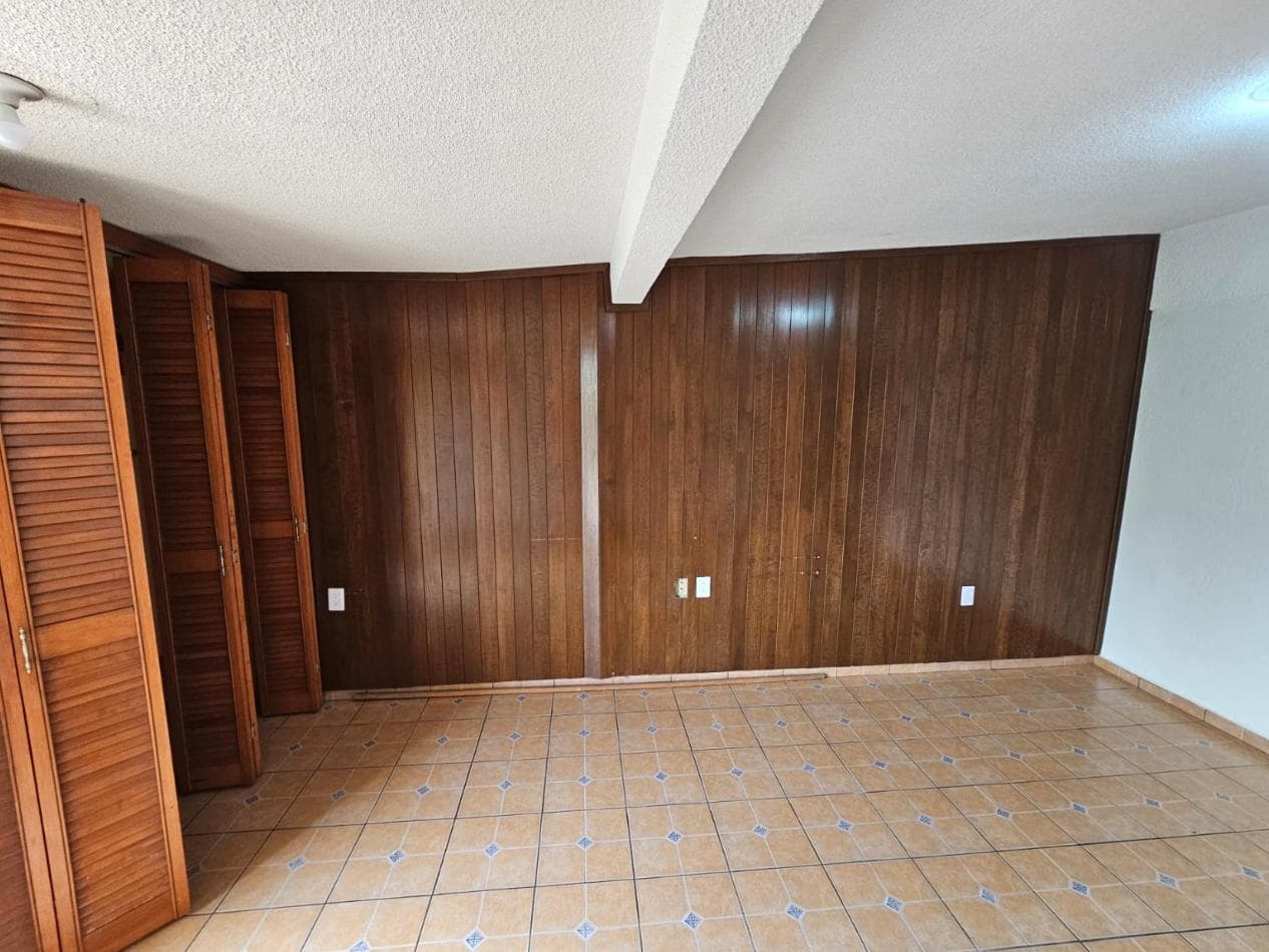 House for sale in Bosques de Aragón.