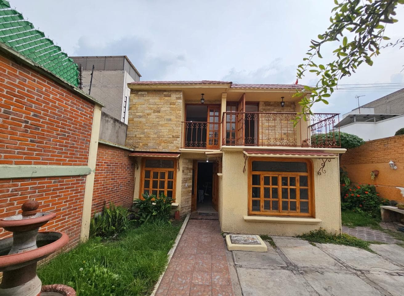 House for sale in Bosques de Aragón.