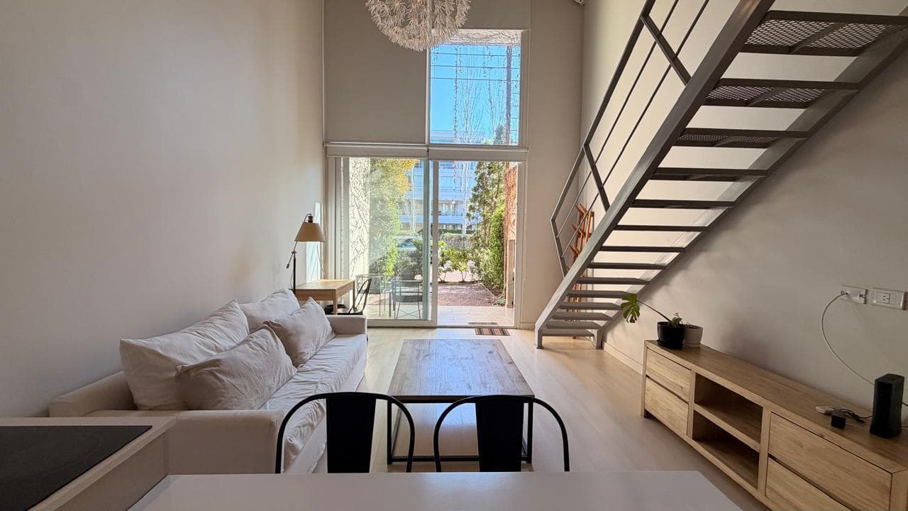 Excellent FURNISHED apartment with a garden at Ayres Loft