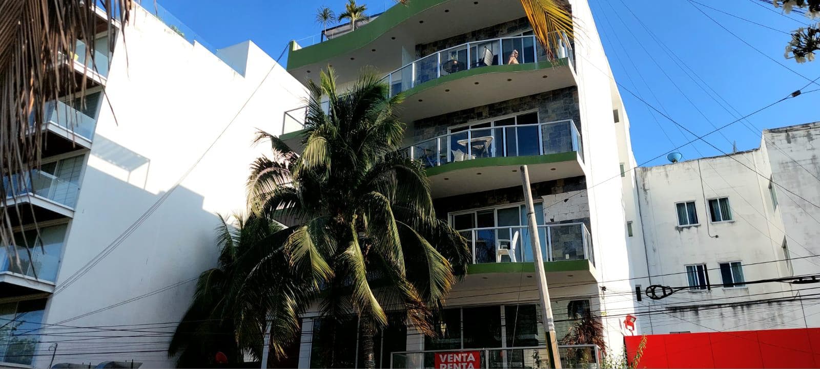Apartment for sale located just a few steps from 5th Avenue in Playa del Carmen.