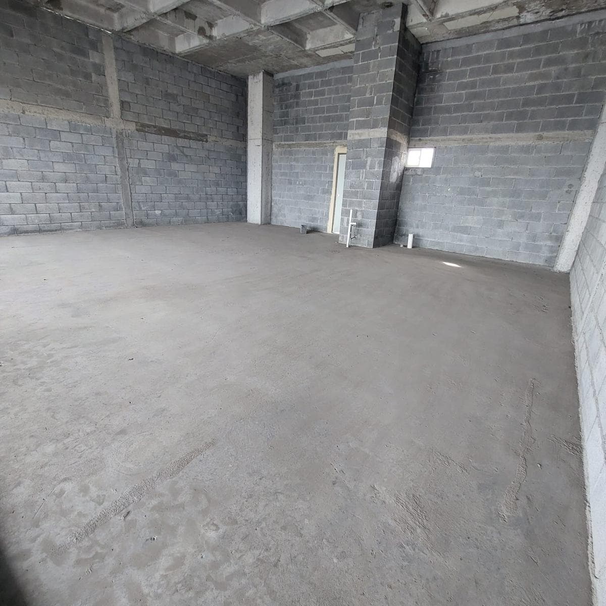 Commercial Space for Rent in Cumbres!!!
