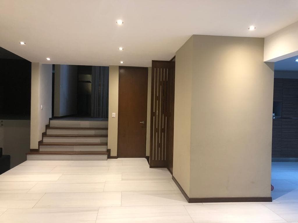 HOUSE FOR SALE IN CONTRY