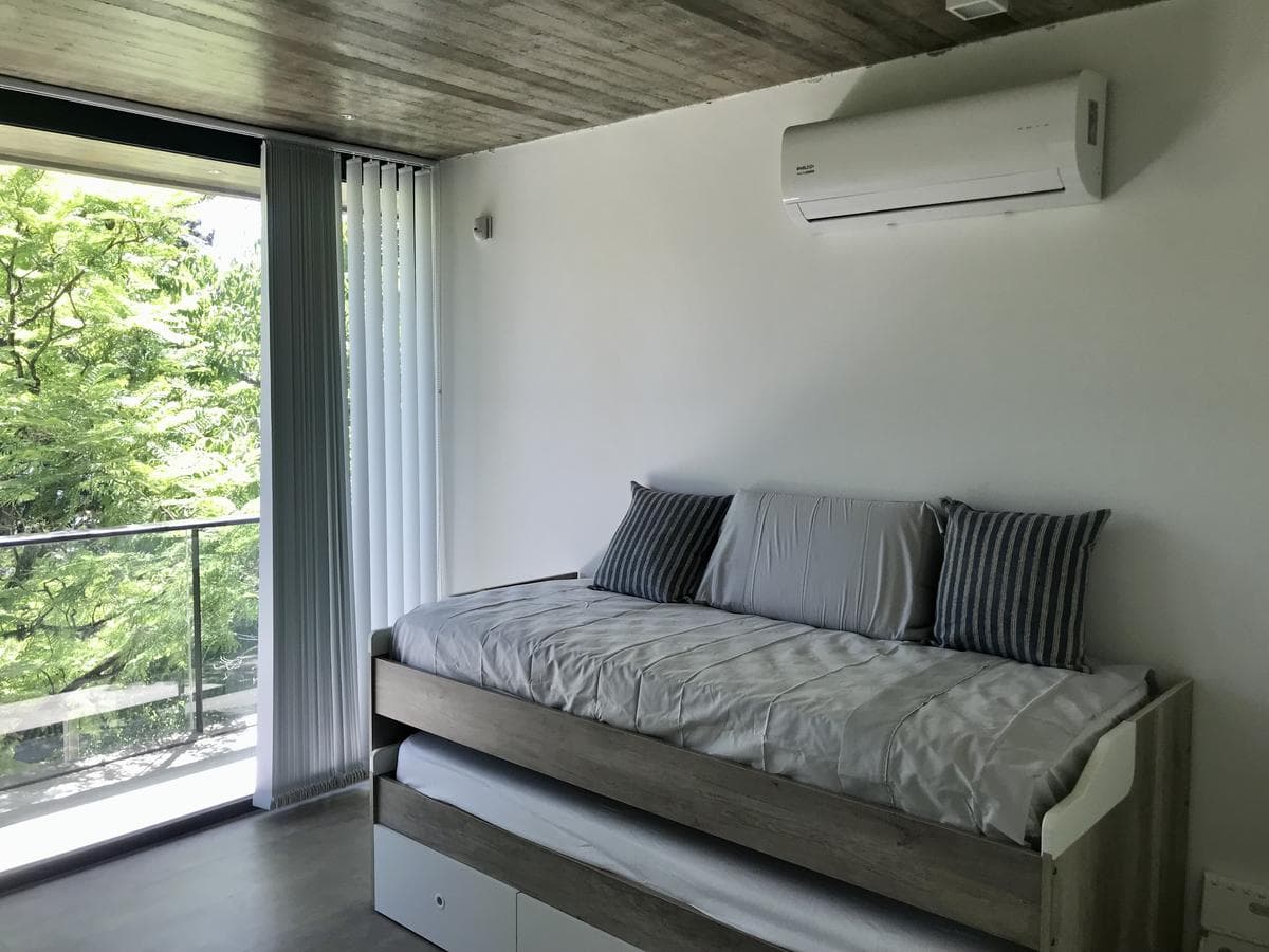 Apartment for rent in downtown City Bell. 474 at the corner of 14th. 2 bedrooms, garage. In impeccable condition